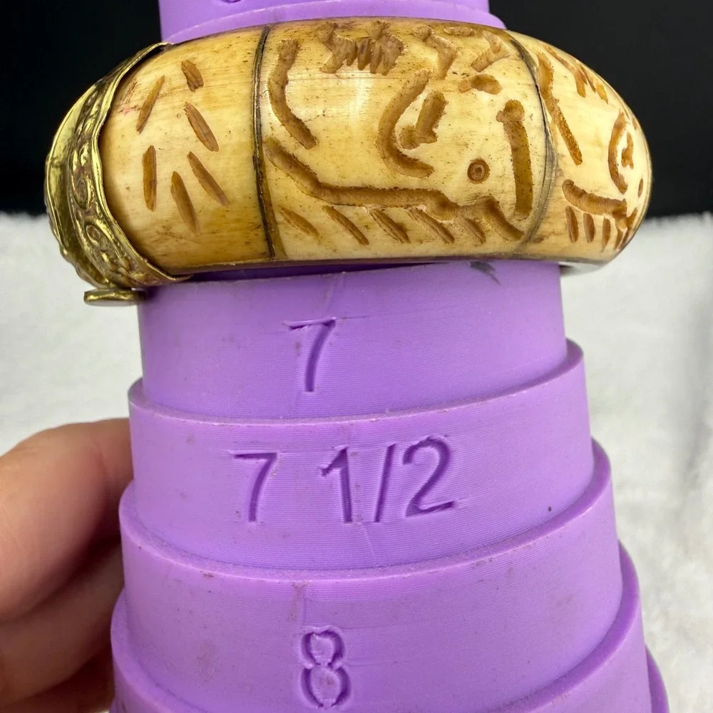 Vintage Hand Carved Bangle Cream Gold Tone Ornate Hinge Pin Closure 7